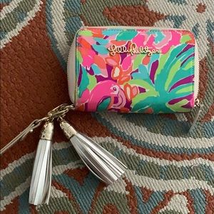 *clean out make offers* Iilly Pulitzer wristlet